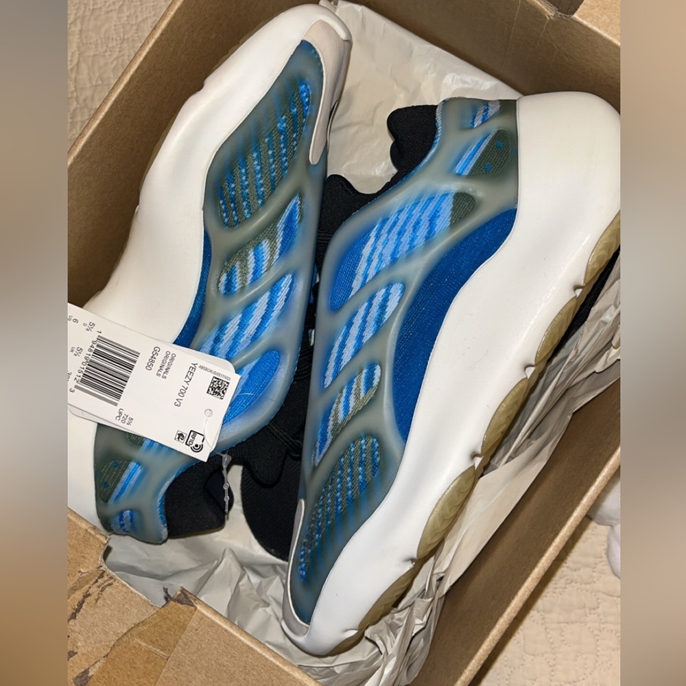 Yeezy 700 Asareth